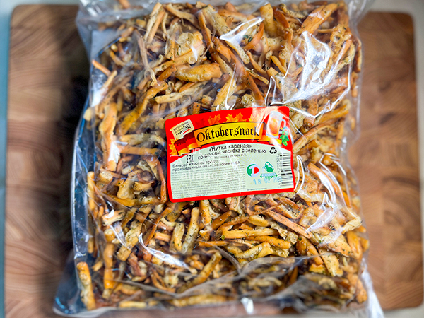 Нитка ЖАРЕНАЯ "Чеснок с зеленью" Oktobersnack 1 кг (сырный продукт) в Волжском
