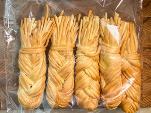 Сырный продукт ФЕРМЕРСКИЙ бочонок паприка: Сырный продукт ФЕРМЕРСКИЙ коса копченая