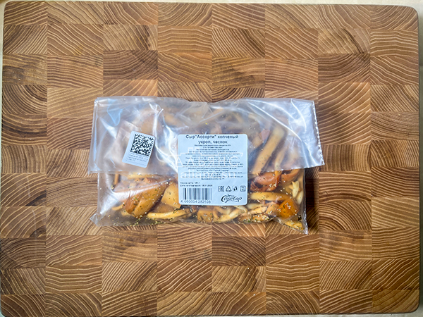 Сыр 150 гр ГОРНЫЙ СЫРОВАР (Ассорти копчёный с укропом и чесноком) в Волжском